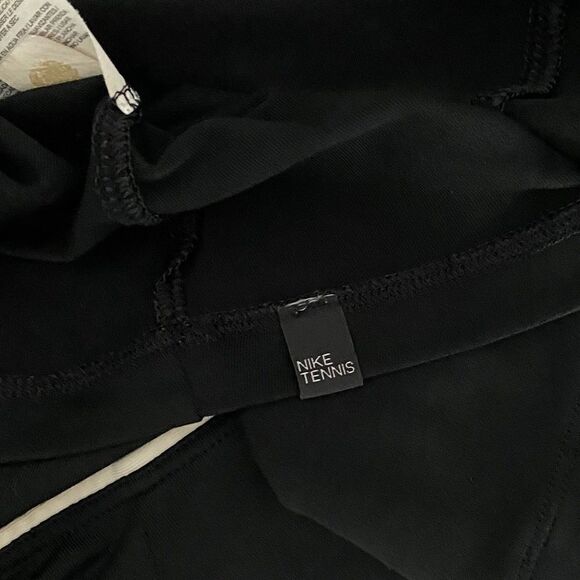Nike Dri Fit Smash Black Tennis Tank Top With Built In Bra & Mesh Trim Small EUC - Picture 8 of 13